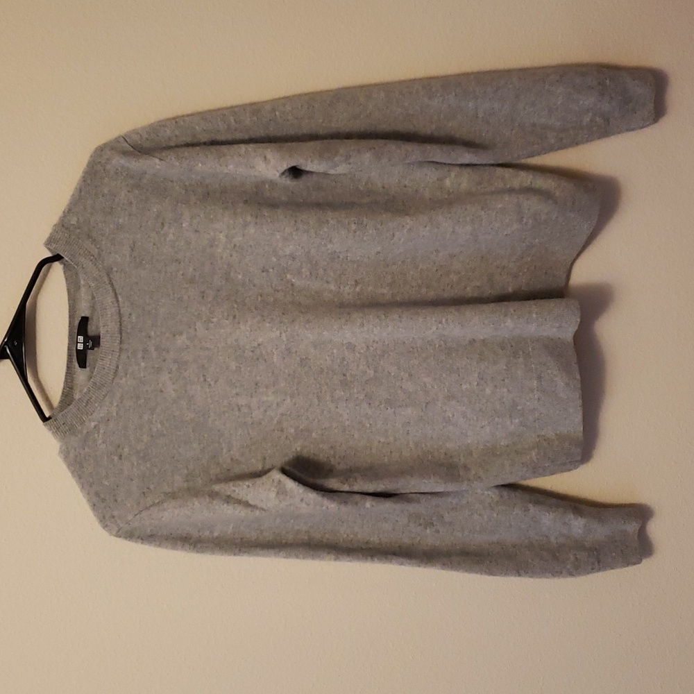 Uniqlo Cashmere Light Gray Crew Neck Sweater